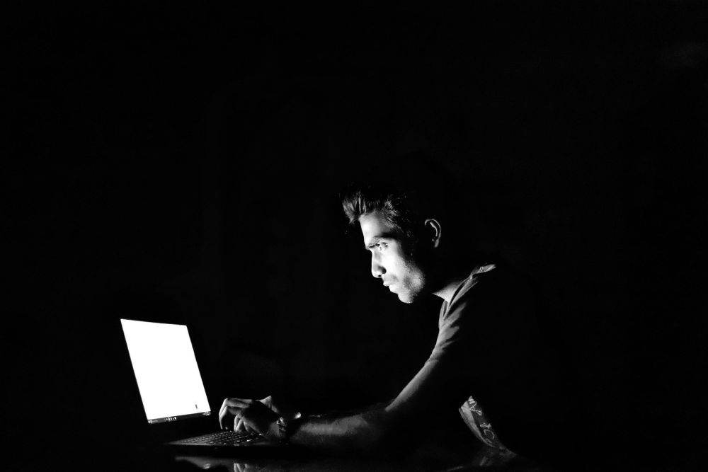 Operaţiune globală Europol: aproape 900 de conturi bancare şi 55 de portofele cripto, depistate într-o singură săptămână